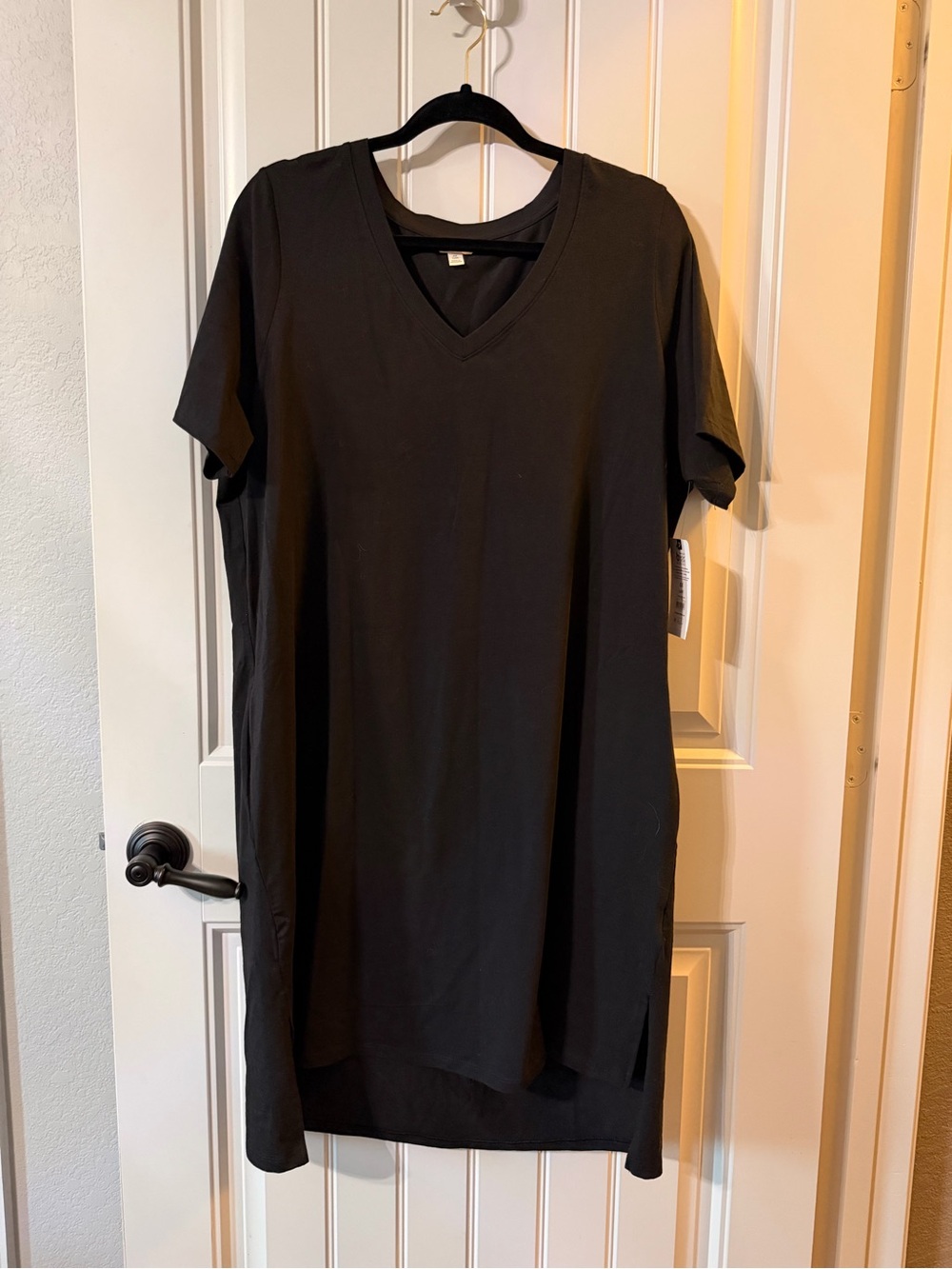 Terra & Sky Black V-Neck Tunic Top